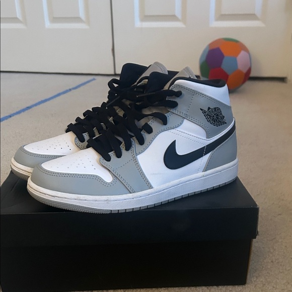 Air Jordan 1 Mid LT Smoke Grey/Black-White - Picture 7 of 11